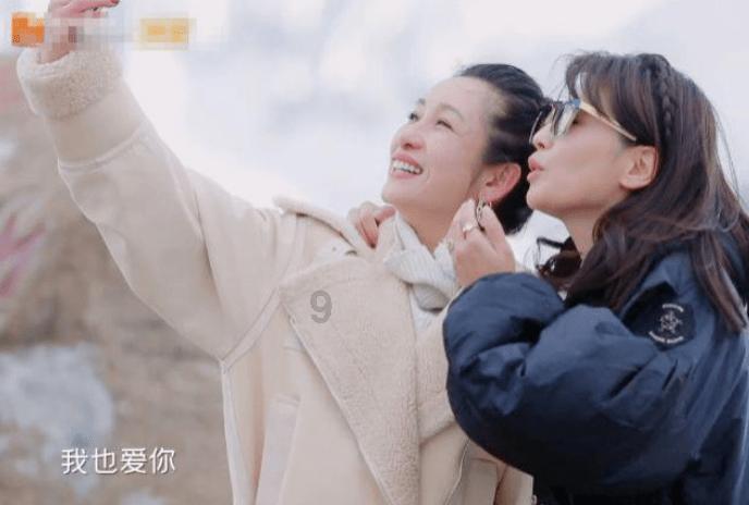 #女子称在银行取5000元现金被刁难#上热搜!网友:两小时效率也太低了